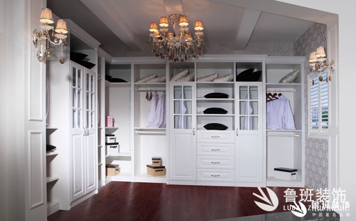 衣帽間裝修設(shè)計(jì)攻略，魯班裝飾帶您領(lǐng)略別樣衣帽間