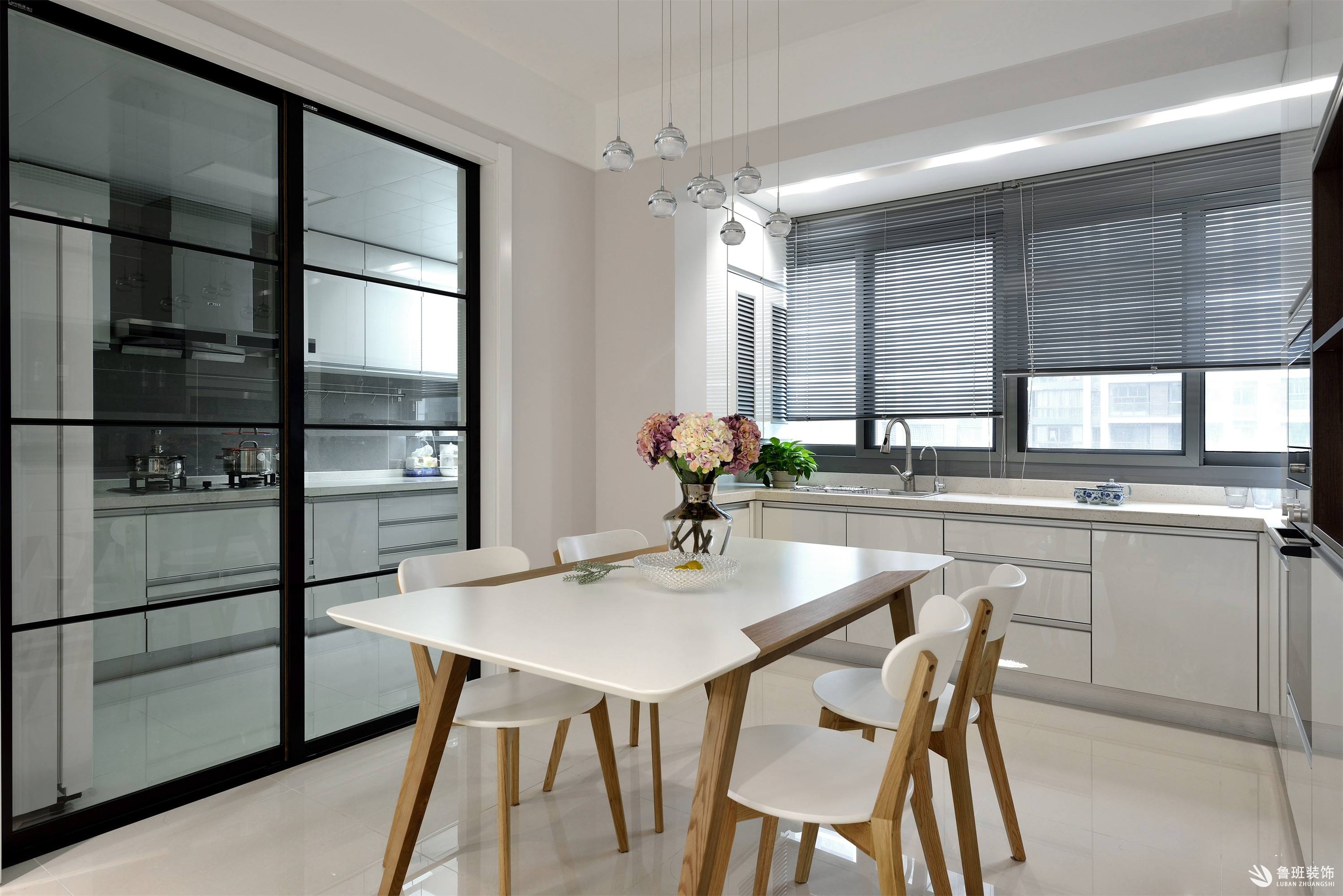 嵌入式廚房如何實(shí)現(xiàn)？從高收納櫥柜到造型設(shè)備，厲害了魯班！